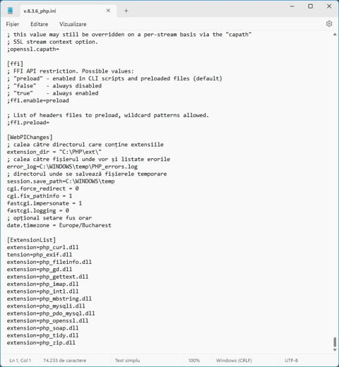 Fișierul php.ini editat în Notepad (zoom) Fișierul php.ini deschis în Notepad